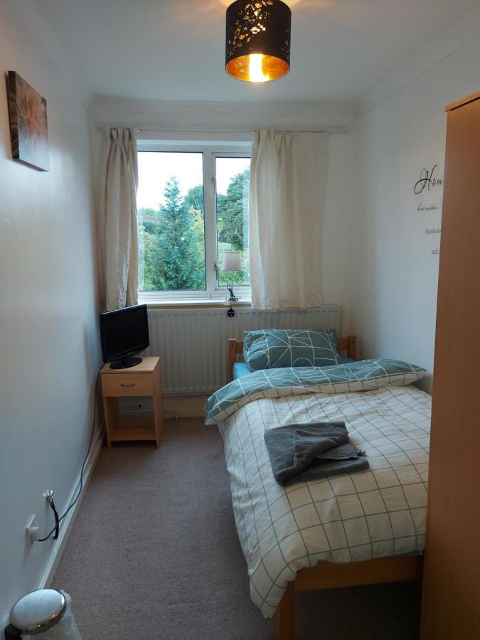 Spacious And Serene Stay Near Milton Keynes Centre Willen Eksteriør billede