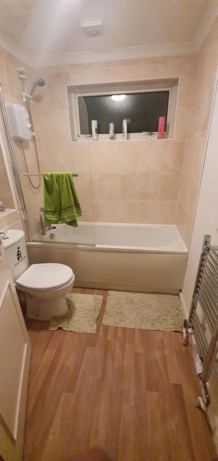 Spacious And Serene Stay Near Milton Keynes Centre Willen Eksteriør billede