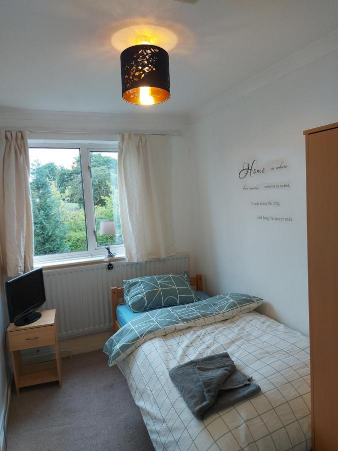 Spacious And Serene Stay Near Milton Keynes Centre Willen Eksteriør billede