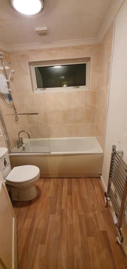 Spacious And Serene Stay Near Milton Keynes Centre Willen Eksteriør billede