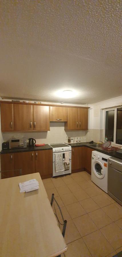 Spacious And Serene Stay Near Milton Keynes Centre Willen Eksteriør billede